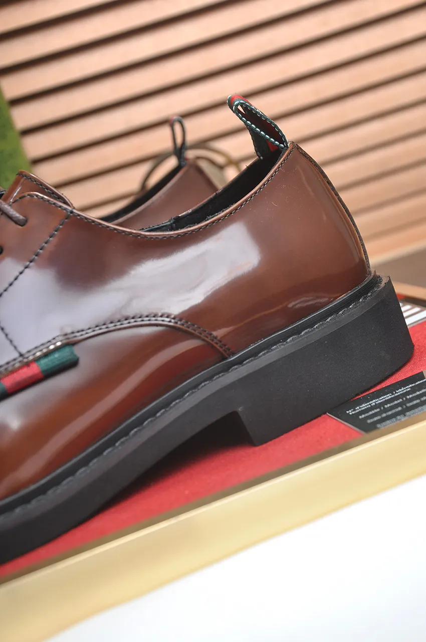 Men's shoes💰540💶Italy's top luxury men's shoe giant (GUCCI) (Gucci) (full cowhide lining) new arrival🍃Original European style🔰 Pleasant to the eye😍In order to make the shoes more durable and non-deformable🌀The production continues to follow traditional methods but there is still no lack of innovation💪Choose original sheepskin for the leather♻️ Smooth and natural And extra bright ⭐Made of imported cowhide, the first choice of rich people 38-45 (45 customized)